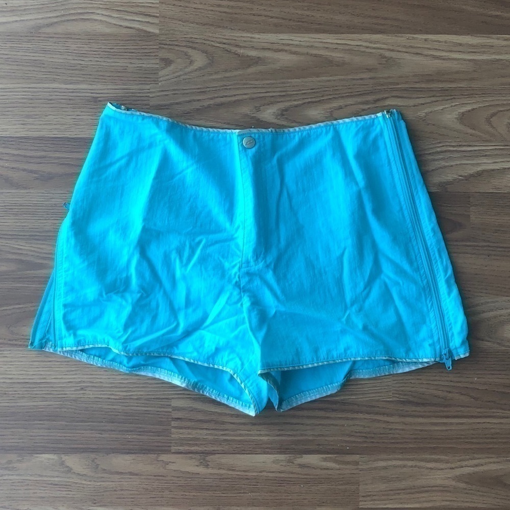 DKNY short with zippers